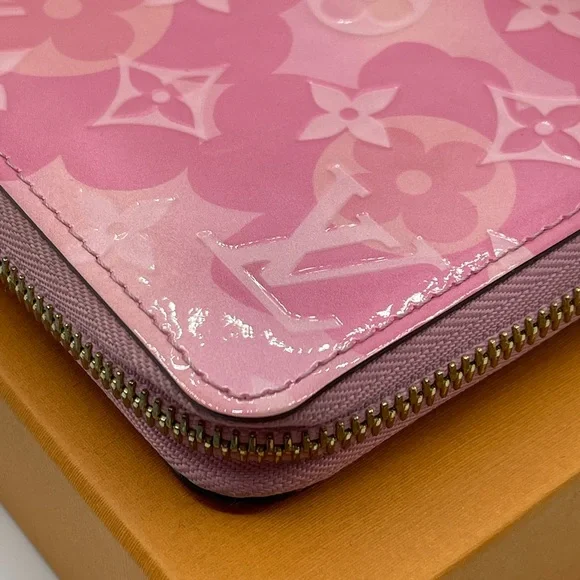 Louis Vuitton Valentine Vernis Monogram Limited Edition Long Round Zippy Wallet - Picture 6 of 16